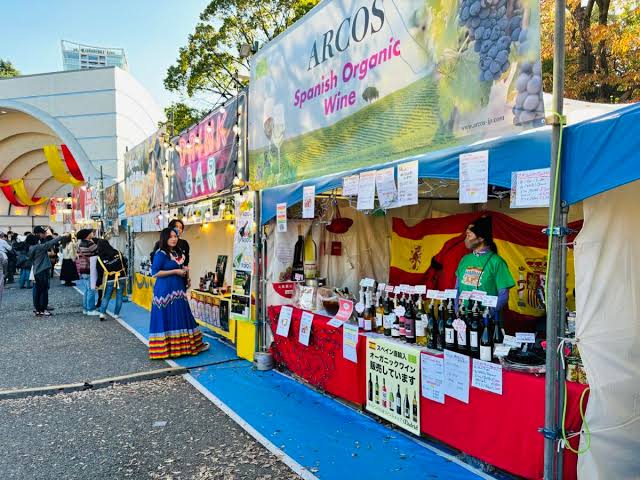 紅葉の代々木公園に広がるフィエスタ・デ・エスパーニャの会場