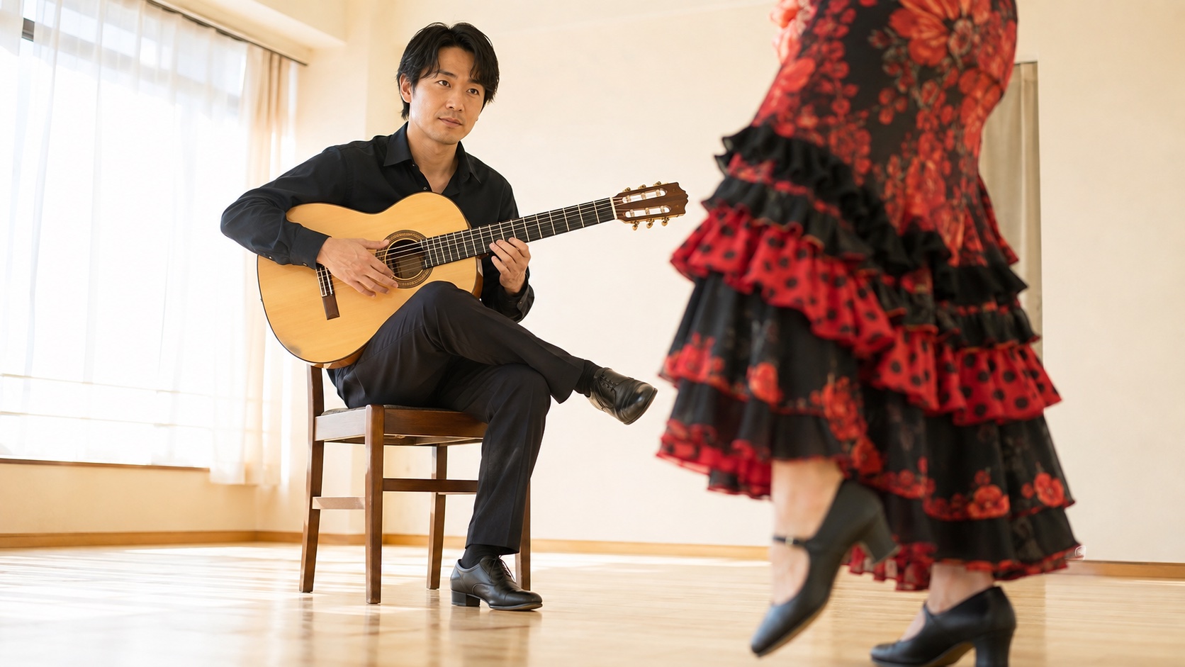 伴奏中に迷子になったらまず音を減らす — 踊り手の足元を見て音を止めるフラメンコギタリスト