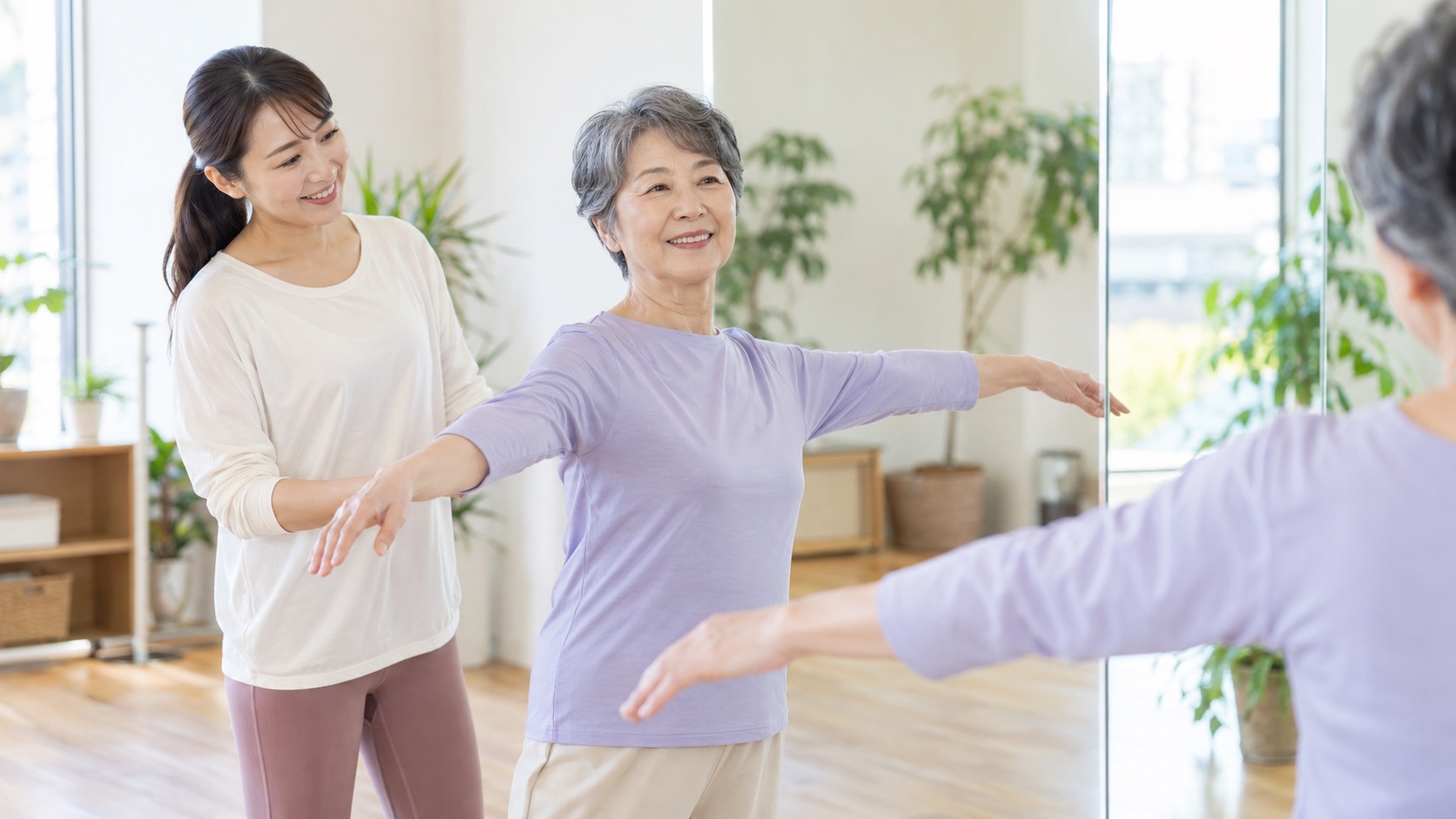 先生と初心者の女性が基本の動きを確かめるイメージ