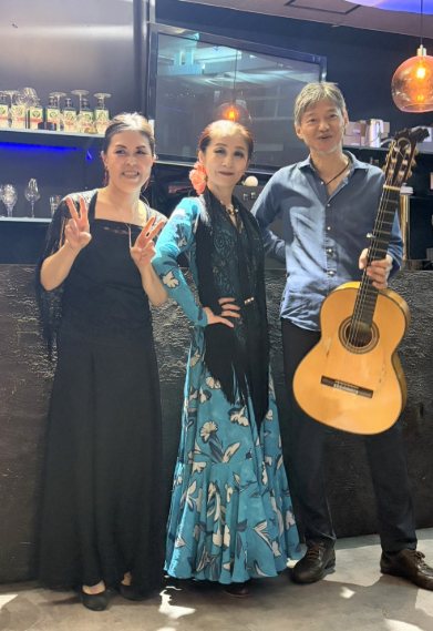 SIROCCOフラメンコナイト出演者。カンテ山田あかりさん、バイレ河野いおりさん、ギター稲津清一さん